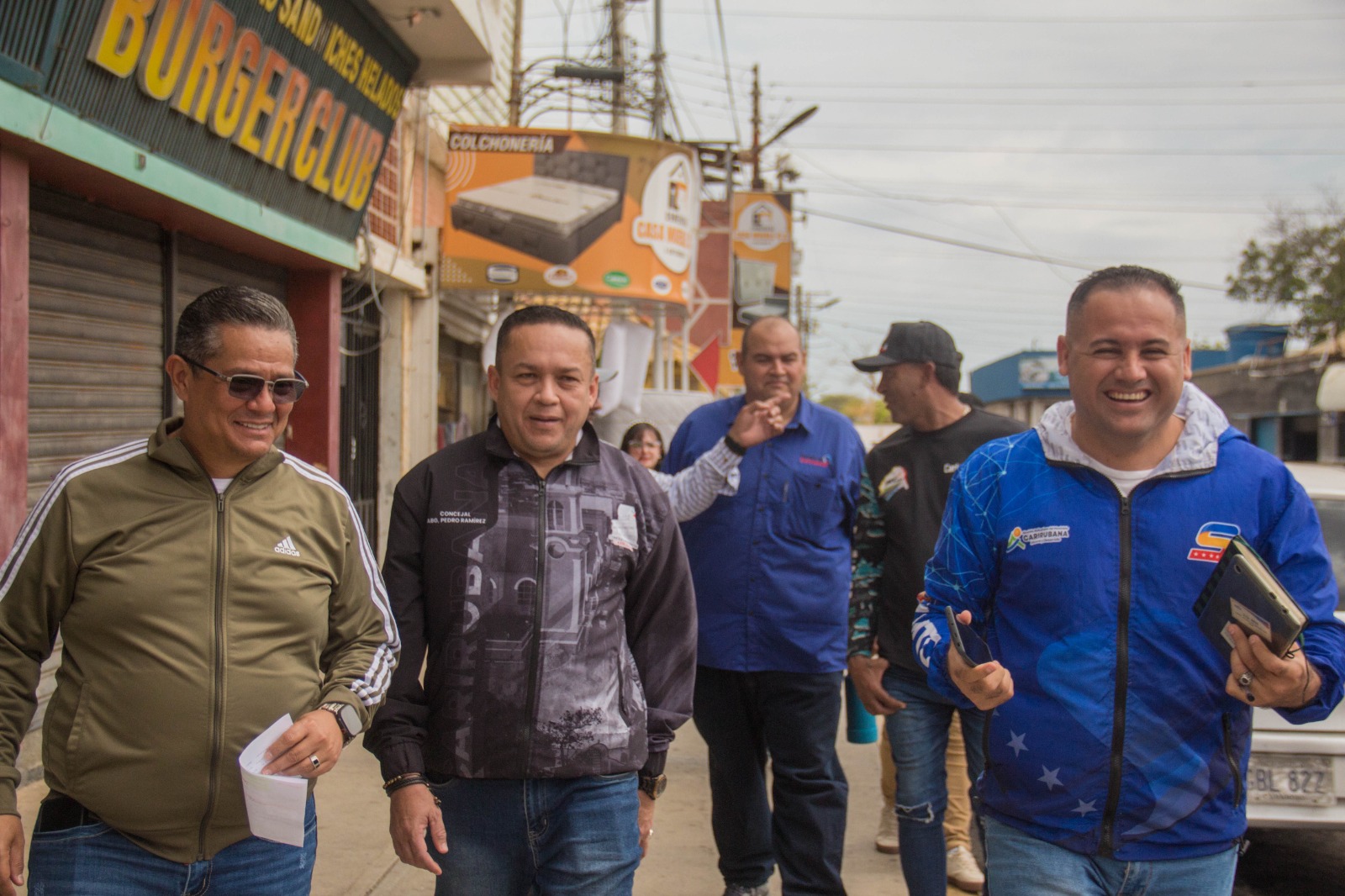 Autoridades fiscalizan actividad comercial y ordenamiento urbano en el casco central de Punto Fijo